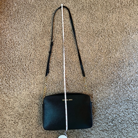 EUC Michael Kors Jet Set Large Saffiano Leather
Crossbody Bag - Picture 9 of 9